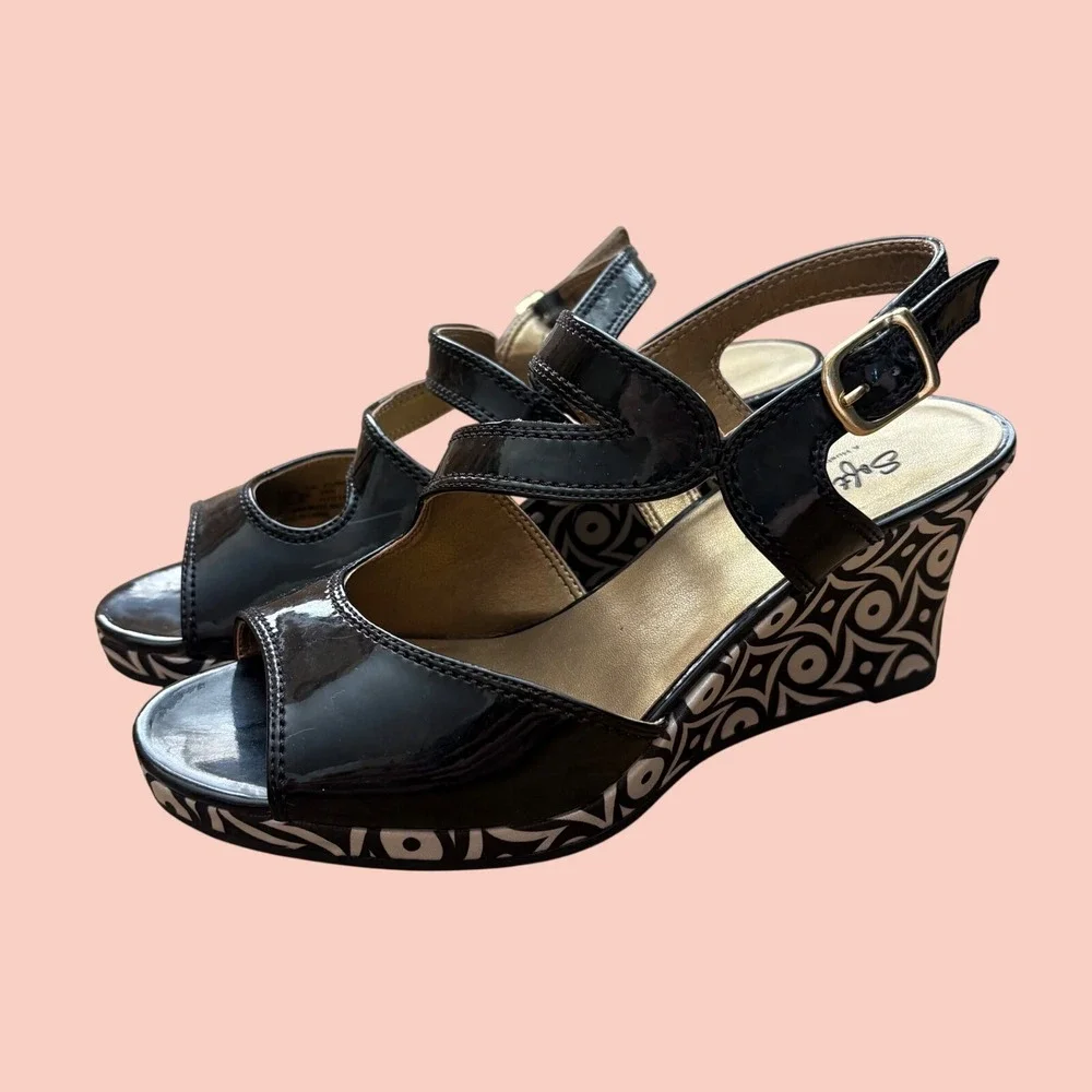 Vtg Y2K Glam Babydoll Womens Patent Leather Patterned Wedge Heel Strappy Shoe